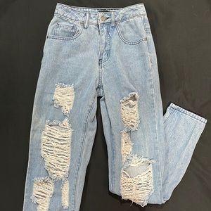 PRETTYLITTLETHING Light-Wash Distressed Jeans